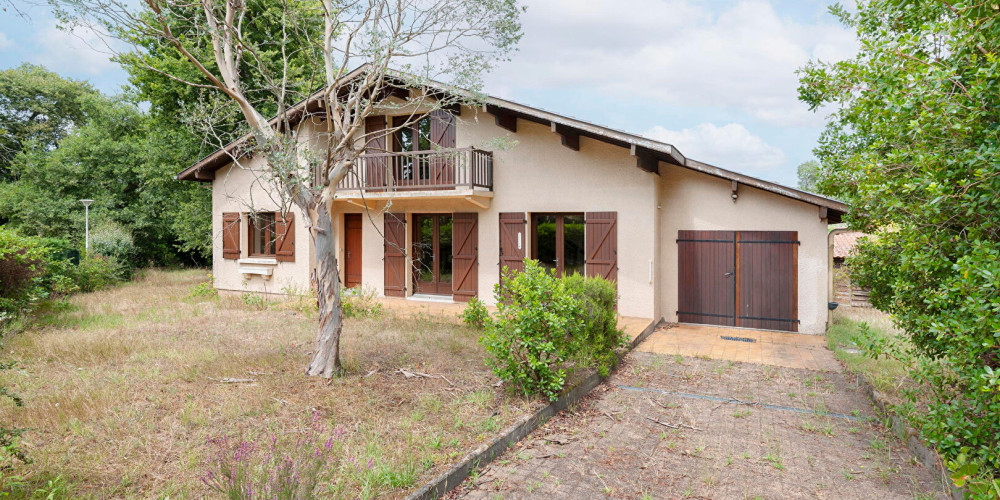 maison à ST PIERRE DU MONT (40280)